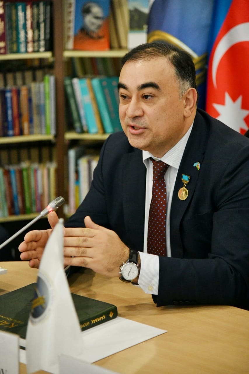 Ázerbaıjan elshisi: Biz – bir atanyń balalarymyz