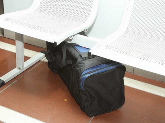 Teńiz kenishinde aıaldamadan kúdikti sómke tabyldy