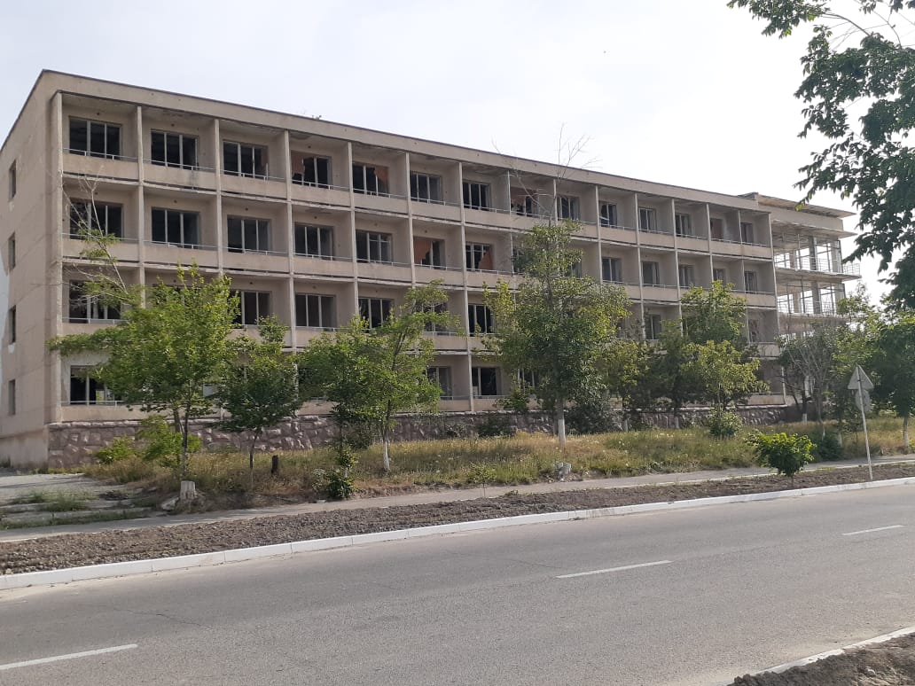 Qaraýsyz qalǵan ǵımarat ákimdik menshigine ótti