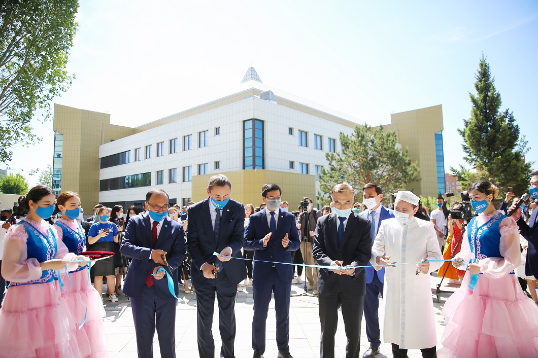 Jańa beles: Eýrazııa ulttyq ýnıversıtetine – 25 jyl