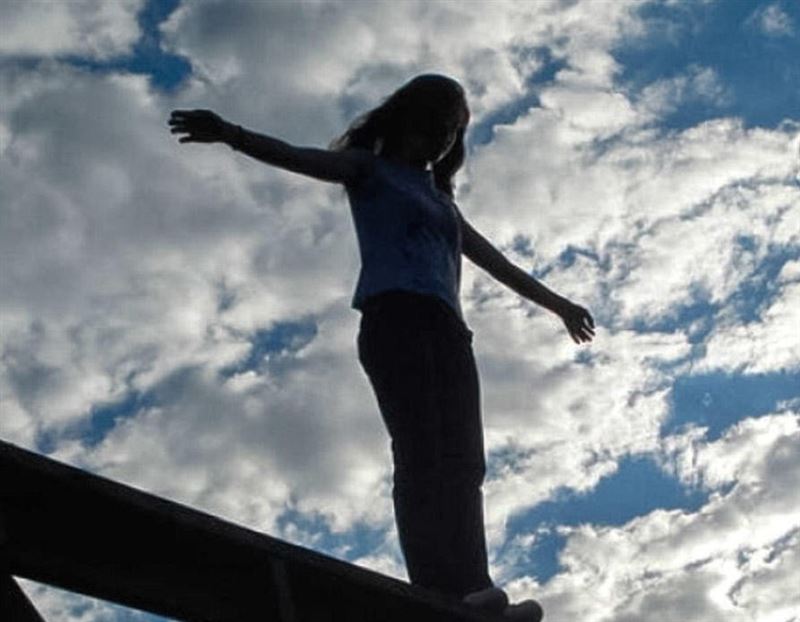 Atyraýda 8-qabattan sekirgen boıjetken kóz jumdy