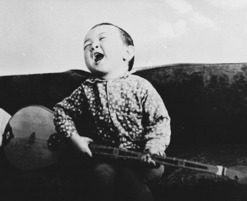 Bir sýrettiń syry: Qyrsyq bala