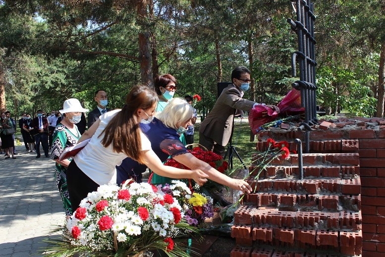 Qostanaıda saıası qýǵyn-súrgin qurbandaryn eske alý mıtıngisi ótti