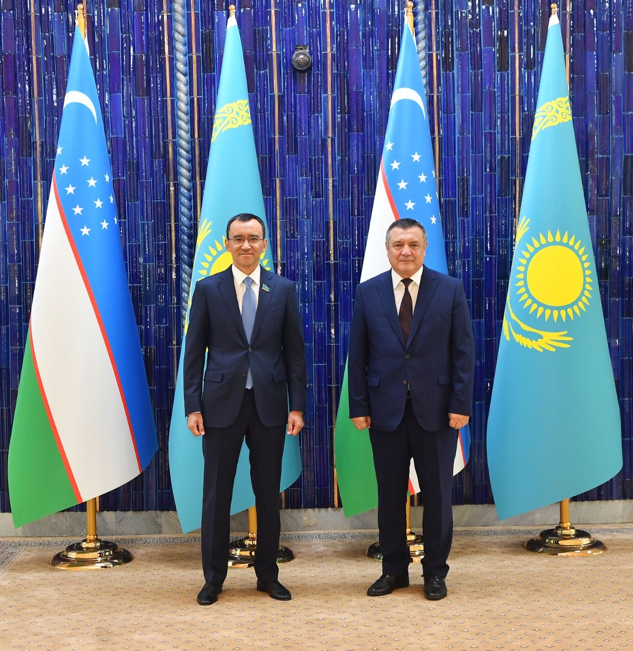 M.Áshimbaev О́zbekstan Olıı Májilisi Zań shyǵarý Palatasynyń Spıkerimen kezdesti