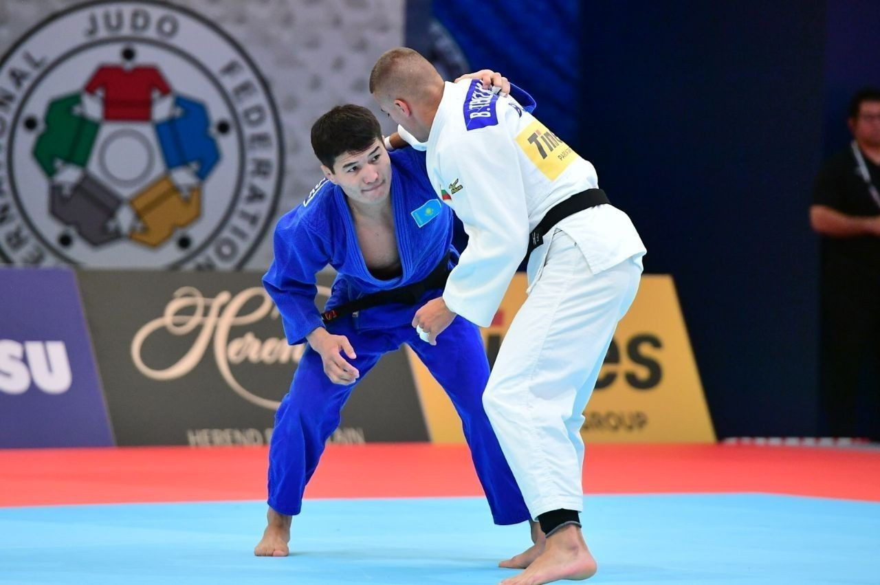 Búgin Eldos Jumahanov pen Nursulý Eralıeva kúresedi