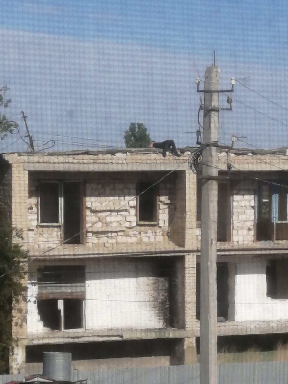 Atyraýda 2-qabattan sekirmek bolǵan bozbala qutqaryldy