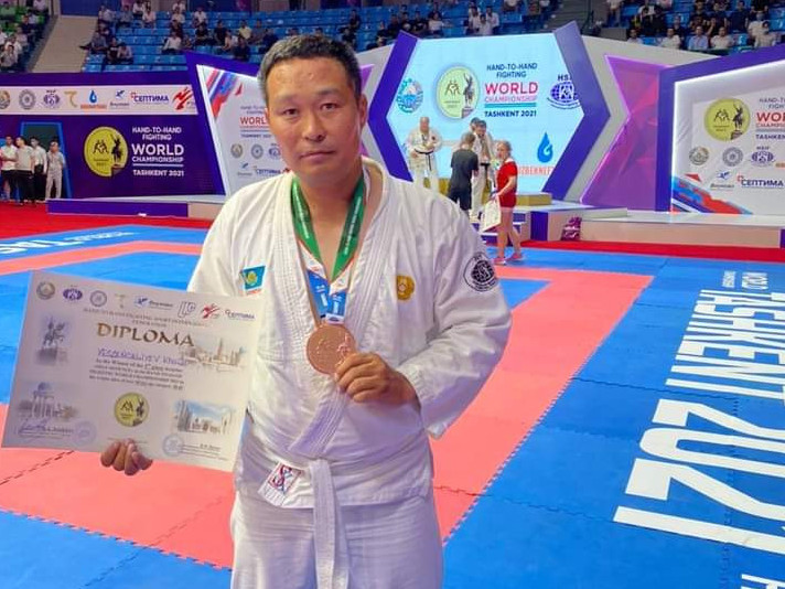 Atyraýlyq bapker álem chempıonatynan qola júlde ıelendi