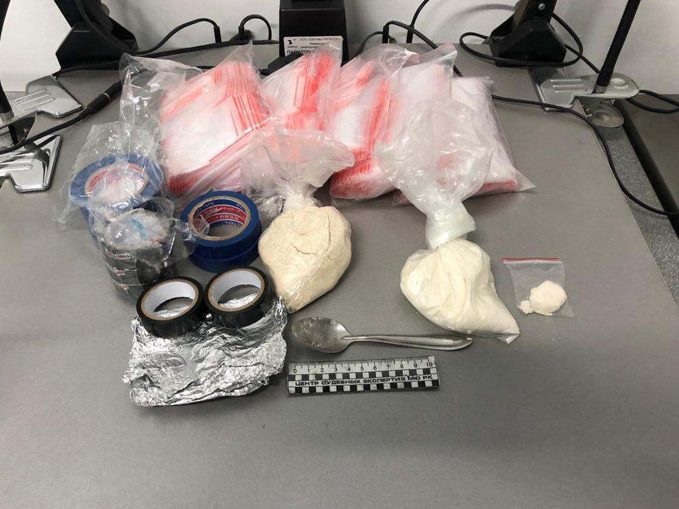 Atyraýda 24 mln teńgeniń esirtkisin satpaq bolǵandar ustaldy