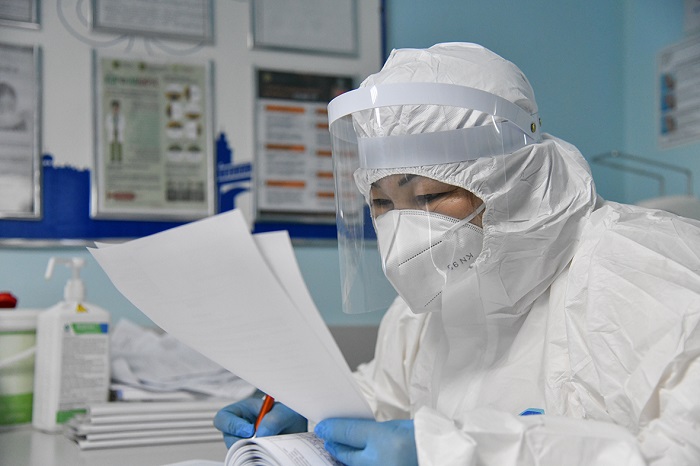 Ekinshi otandyq vaksına synaqtan ótip jatyr