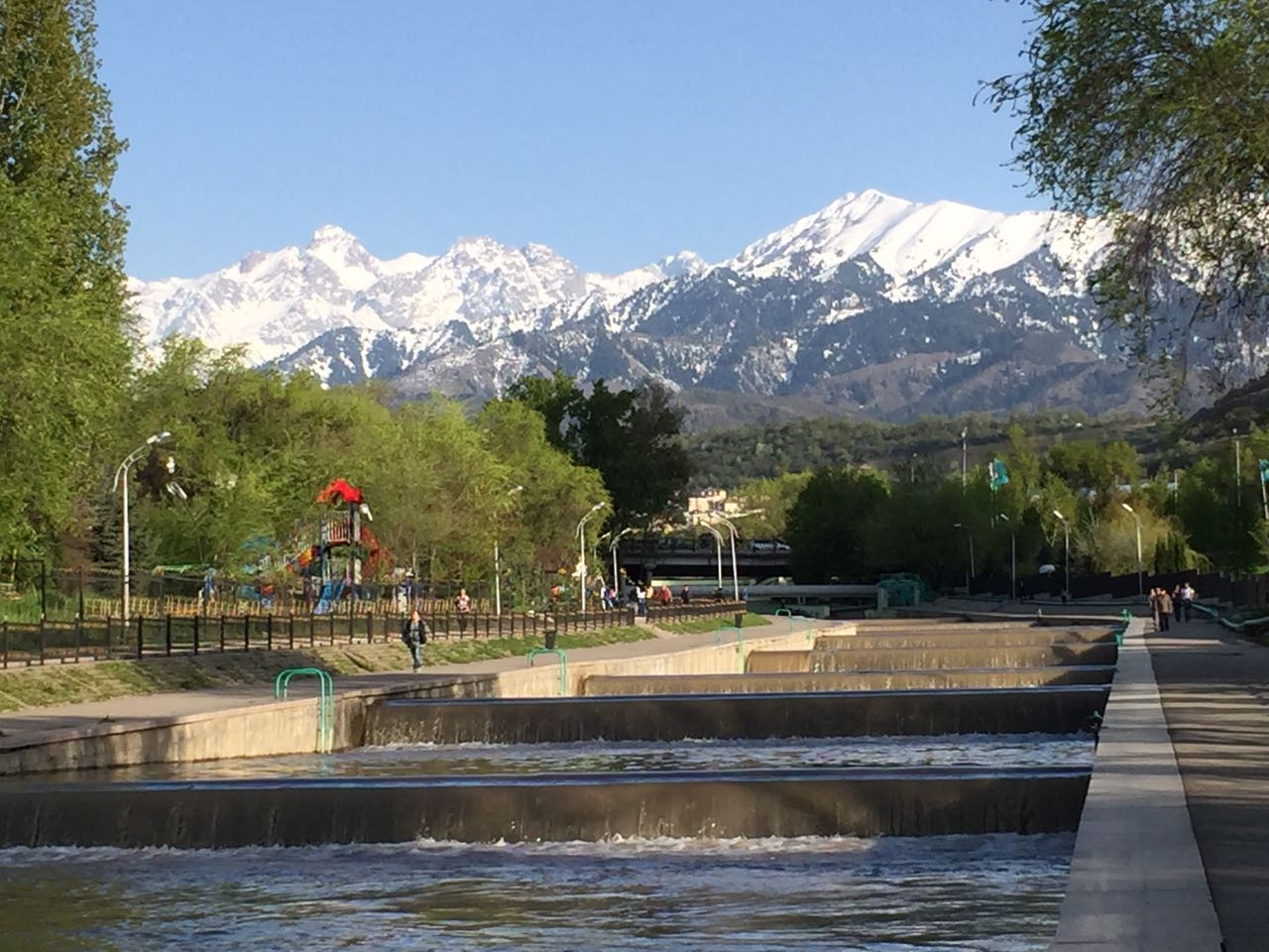 Esentaı ózeni sýala bastady