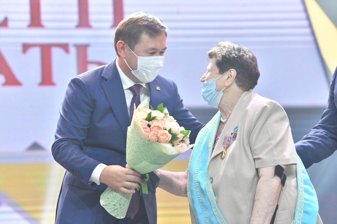 Qalanyń órkendeýine úles qosqandarǵa «Shymkent qalasynyń qurmetti azamaty» ataǵy berildi