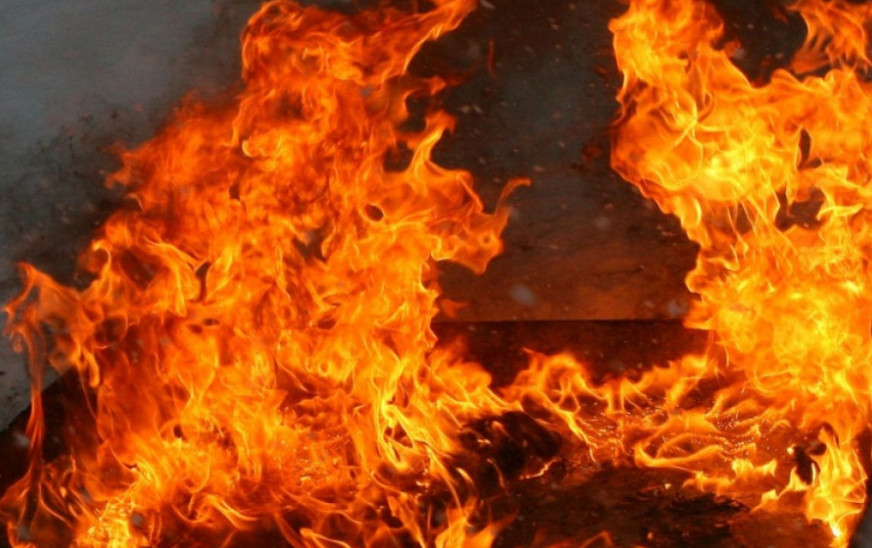 Taǵy bir adam ottan ajal qushty