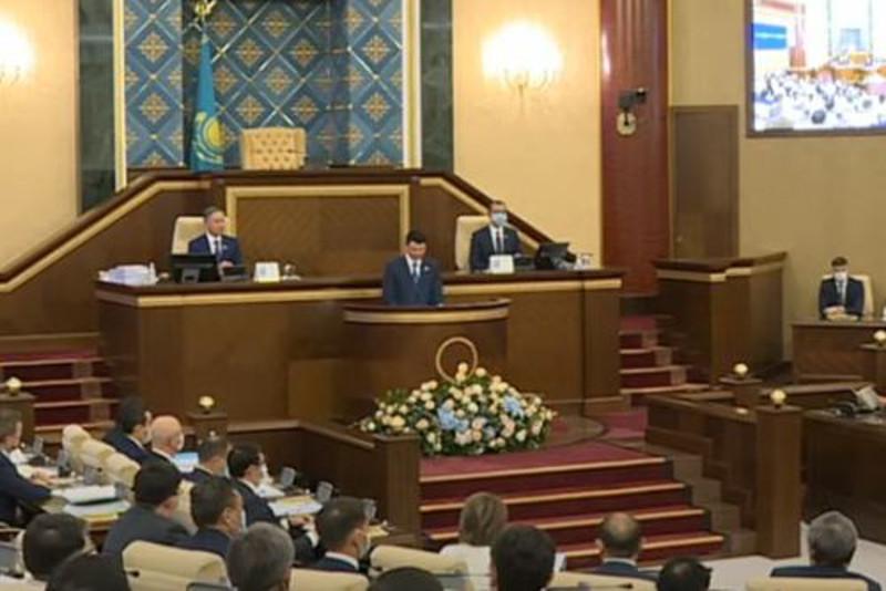 Qarjy mınıstri memlekettik qaryzǵa qatysty túsinik berdi