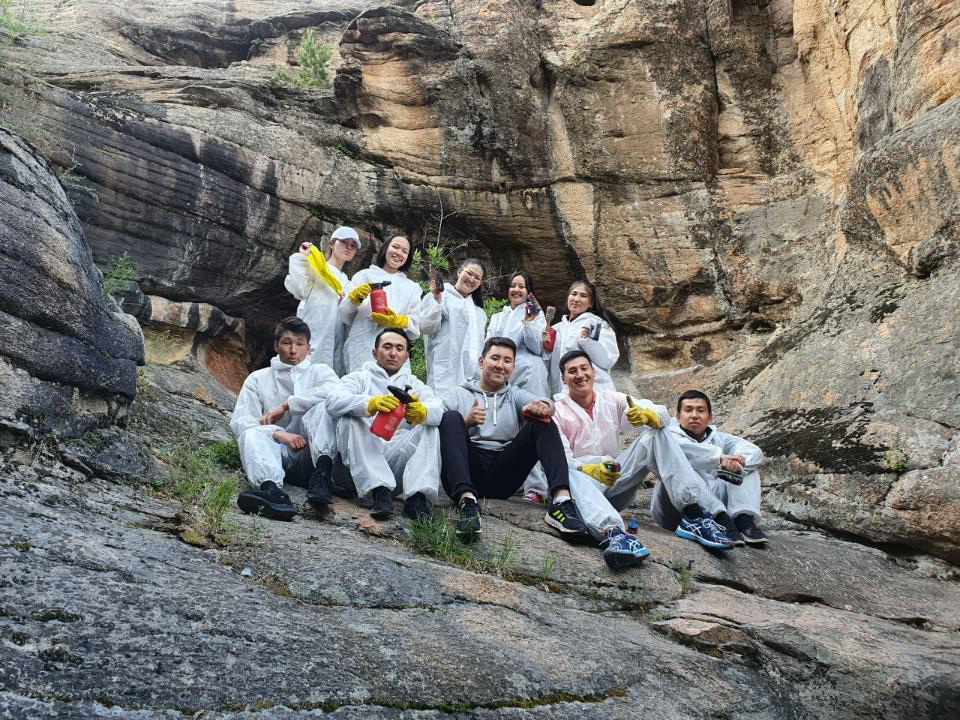 Jartastaǵy  «jabaıy jazýlar» joıyldy