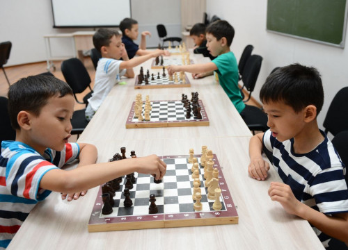 Aýylda bala kóp, úıirme az