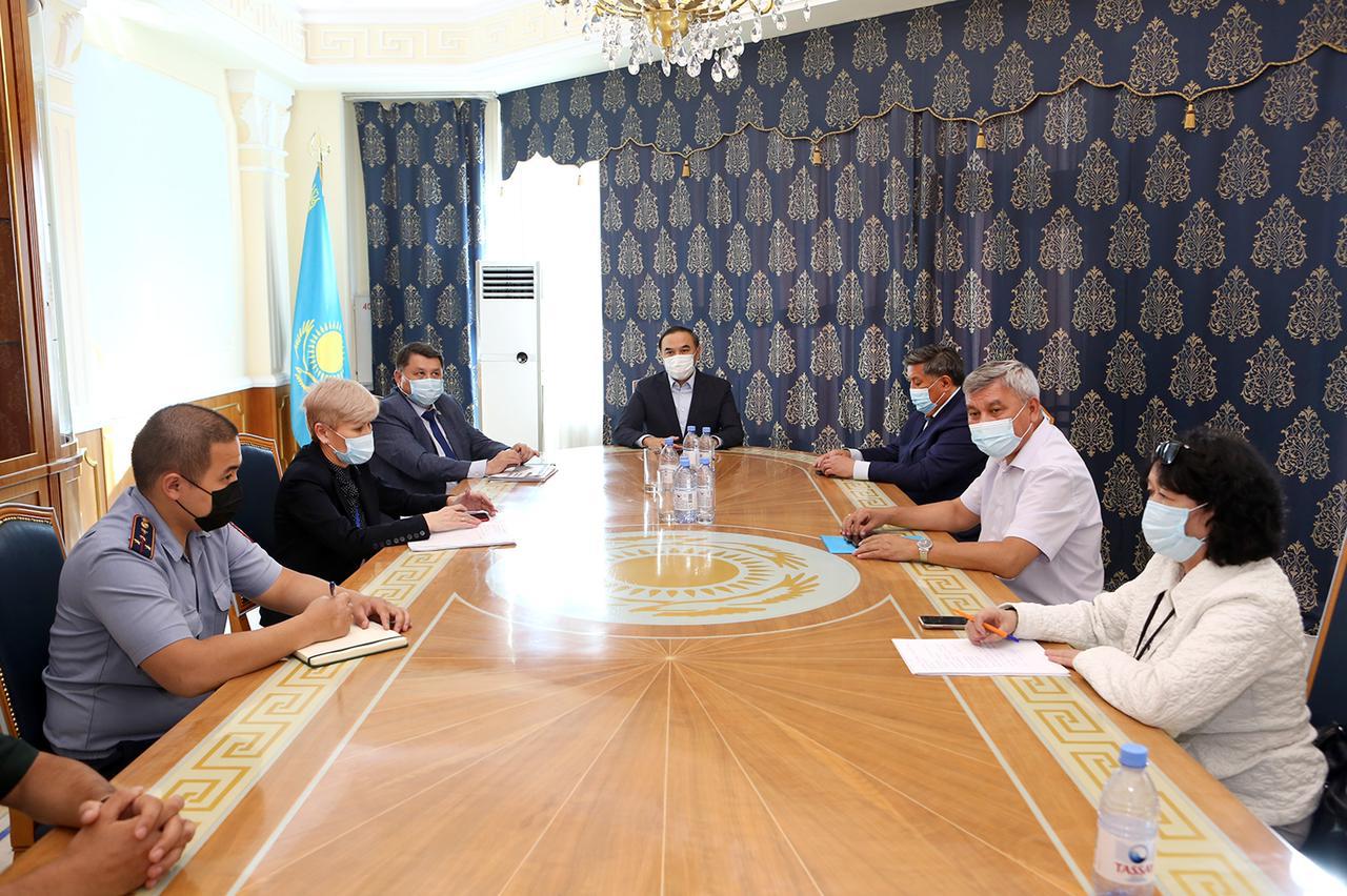 Jekemenshik medısınalyq uıymdar vaksınasııalaý isine qalaı aralasady?