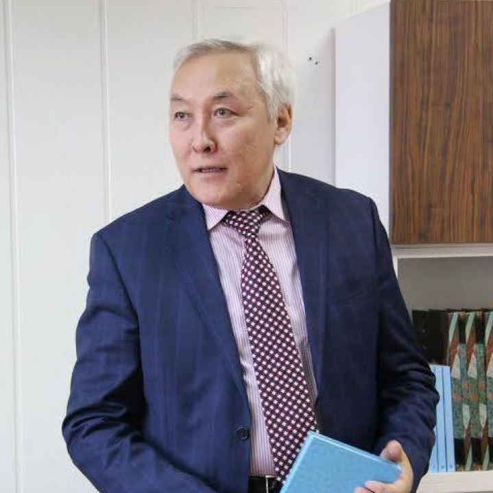 Aqıqatshyl  ustanym ıesi