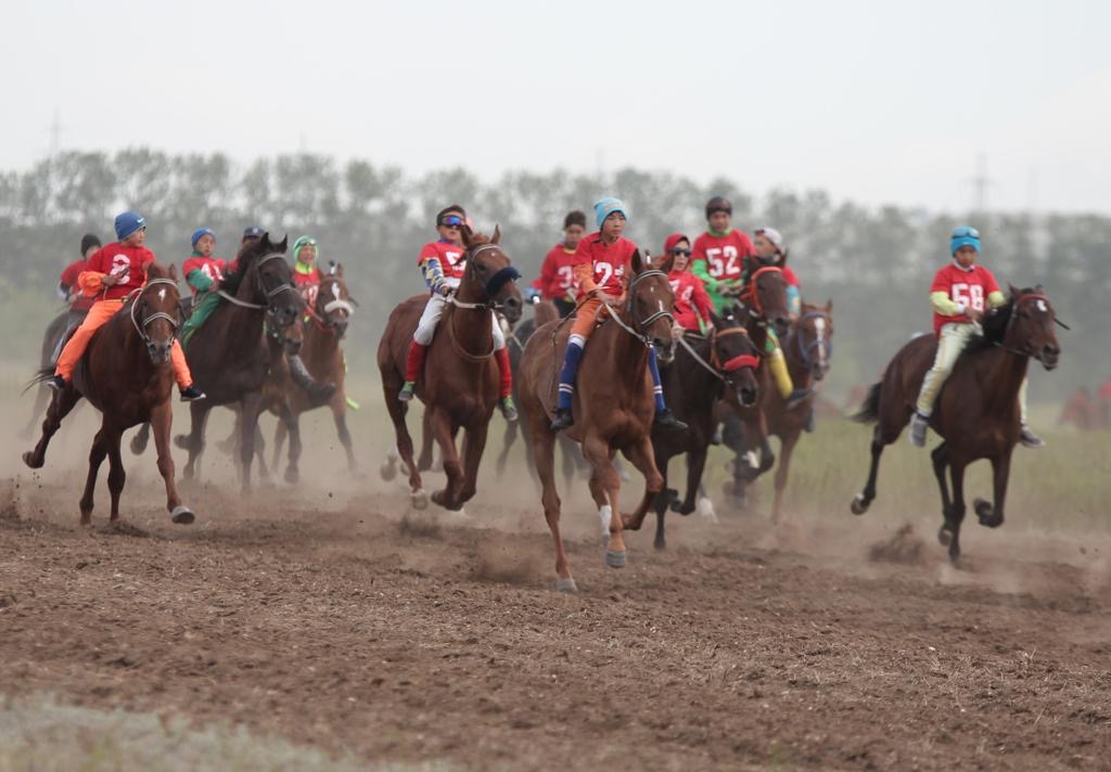 Qaraǵandyda báıgeden oblystyq ashyq týrnır ótti