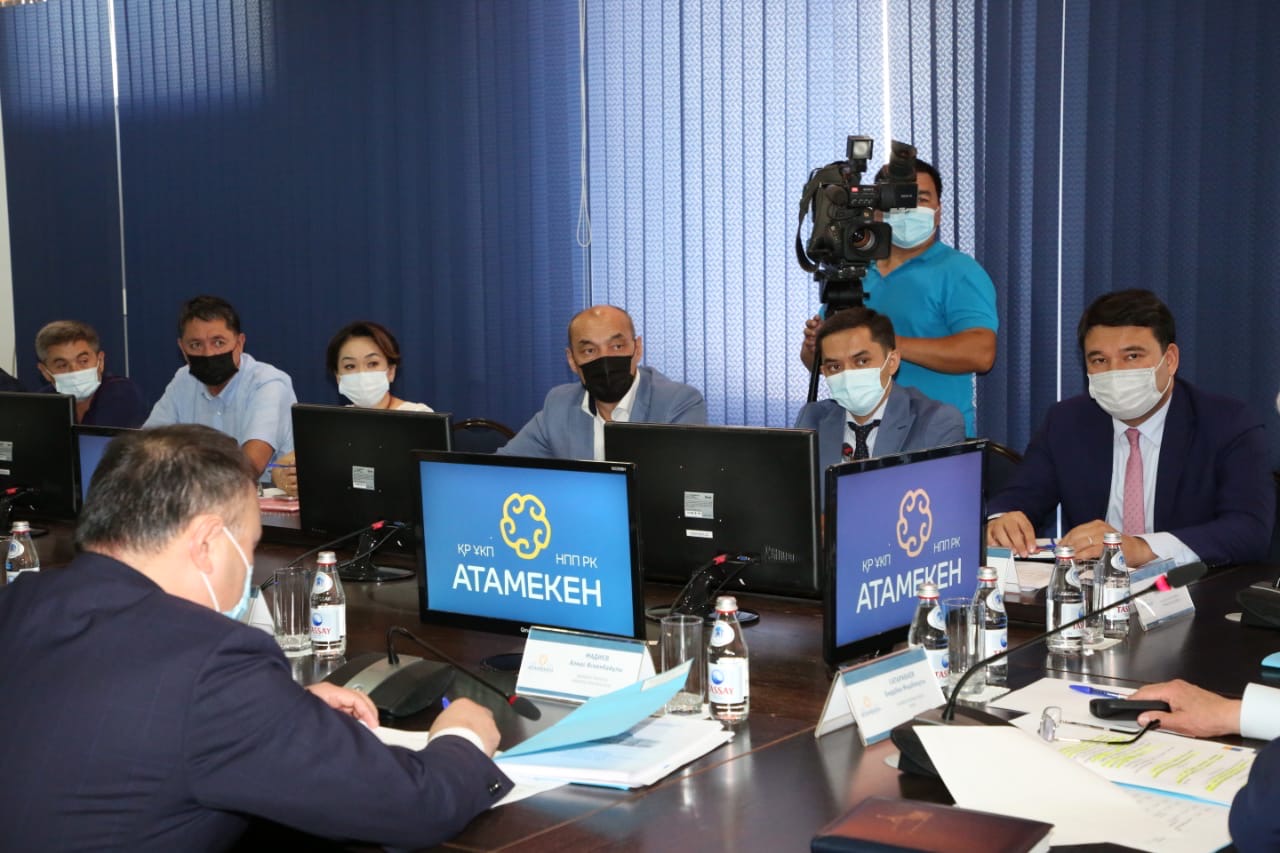 Prezıdenttiń kómekshisi Jambyl óńiriniń kásipkerlerimen kezdesti