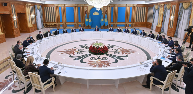 Qasym-Jomart Toqaev Shveısarııanyń iskerlik toptar ókilderimen kezdesý ótkizdi