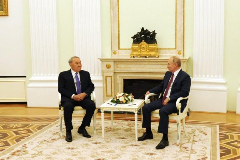 Kremlde Elbasy men Vladımır Pýtınniń kezdesýi ótip jatyr