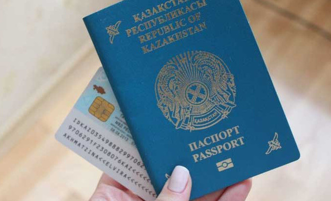 Qujatyń bolmasa,  vaksına da saldyra almaısyń