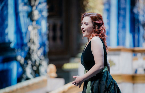 Opera juldyzdary óner kórsetti