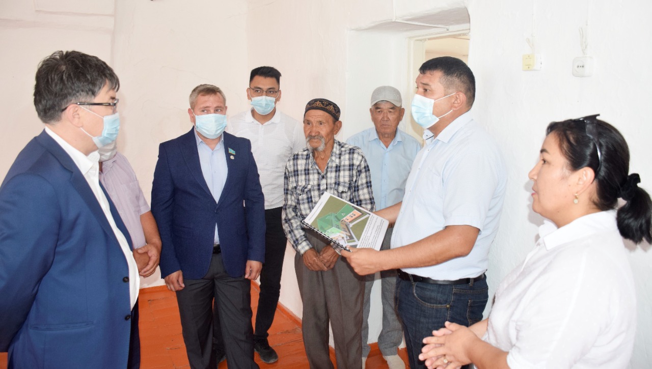 Qyzylordada Májilis depýtattary turǵyndarmen kezdesti