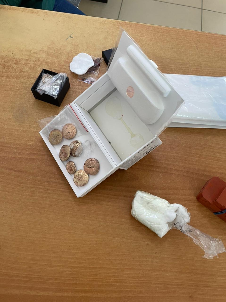 Qostanaı oblysynda shekaradan altyn alyp ótpek bolǵan áıel ustaldy