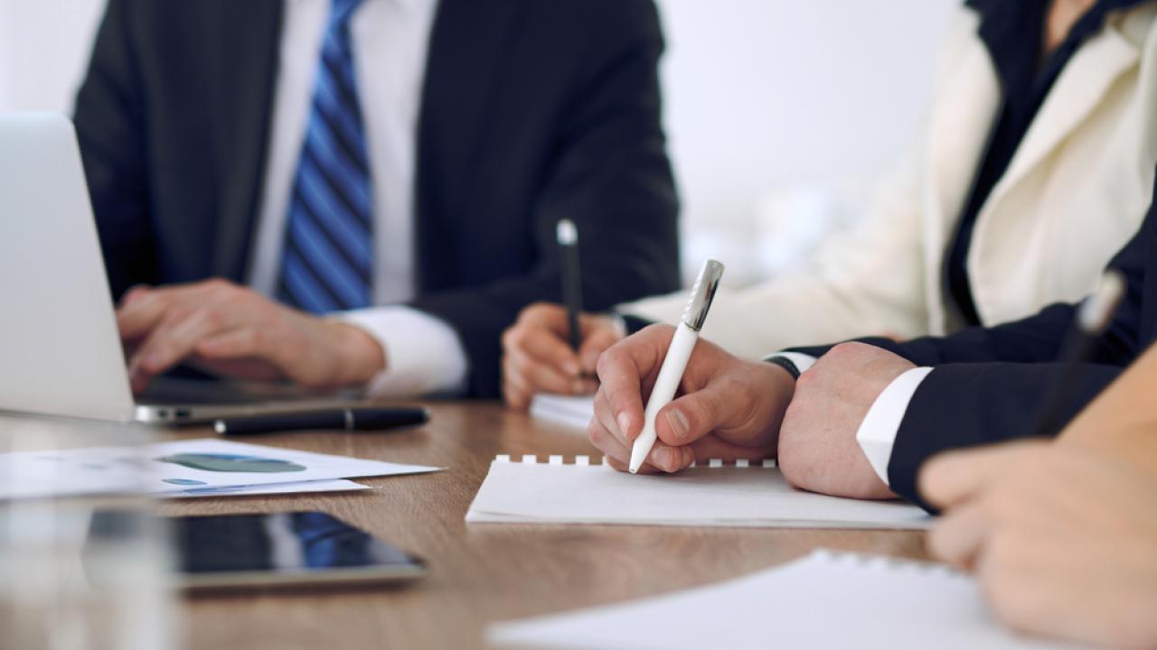 Atyraýda okrýg ákiminiń saılaýyna 73 úmitker usynyldy