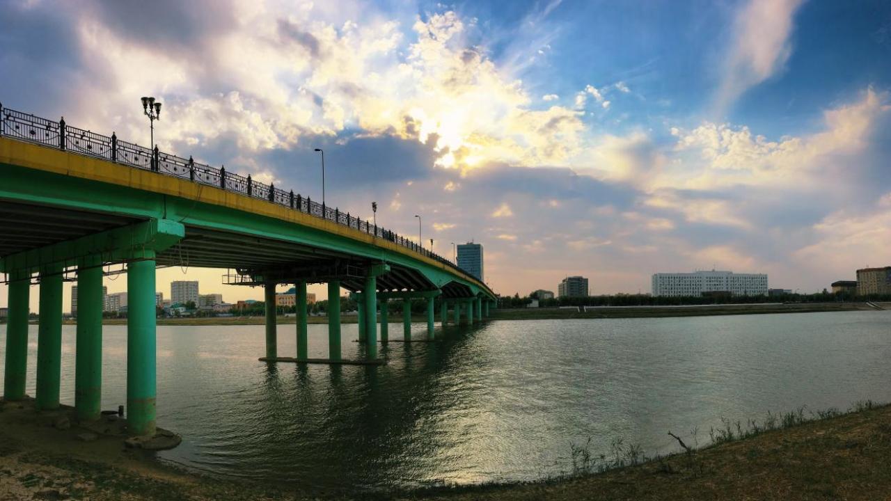 Atyraýda kópirden sekirgen er adam kóz jumdy