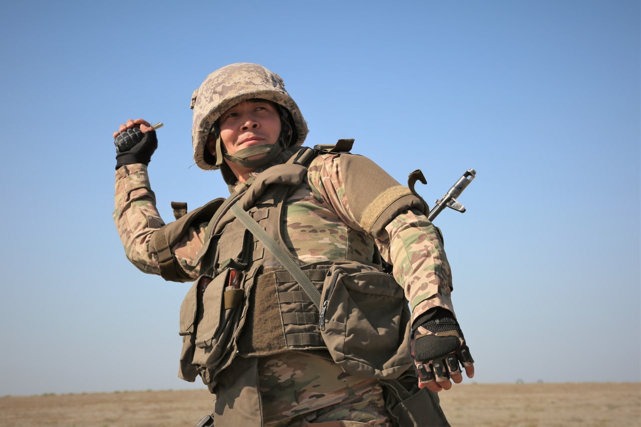 Batysta barlaýshylar granata laqtyrdy