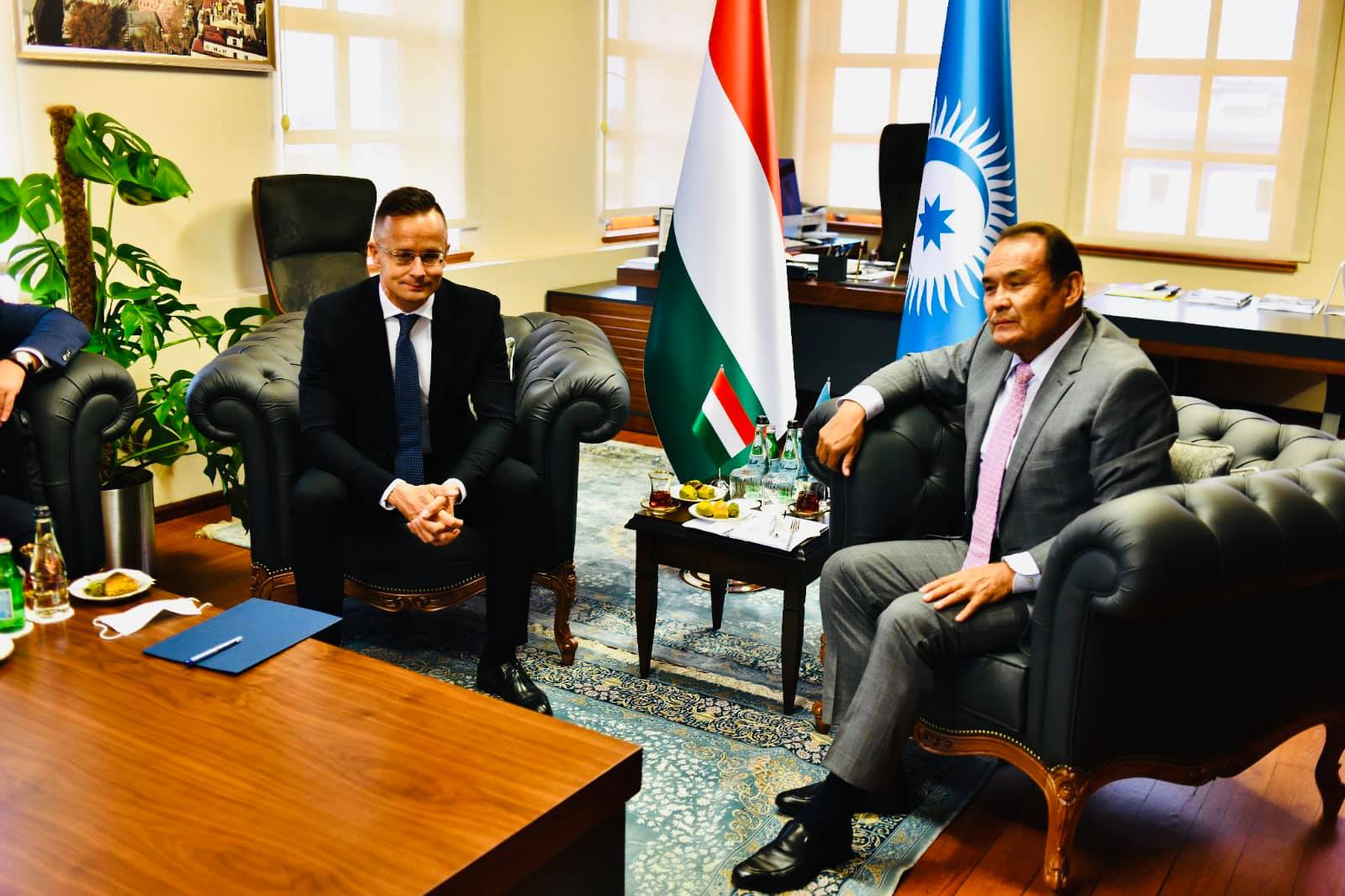 Túrki Keńesiniń Bas hatshysy Vengrııanyń Syrtqy ister jáne syrtqy saýda mınıstrimen kezdesti