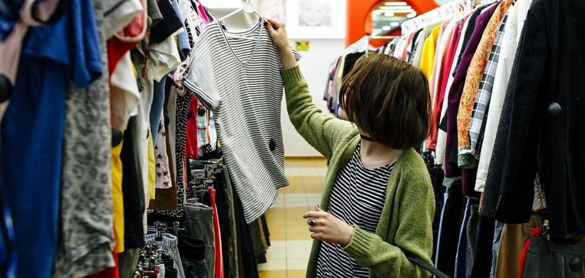 «Sekond hend»: Eski kıimdi satyp alýǵa qalaı qaraısyz?