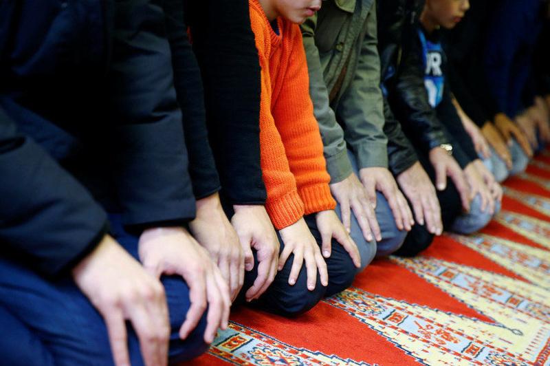 Atyraý meshitterinde juma namazyn oqýǵa shekteý qoıyldy