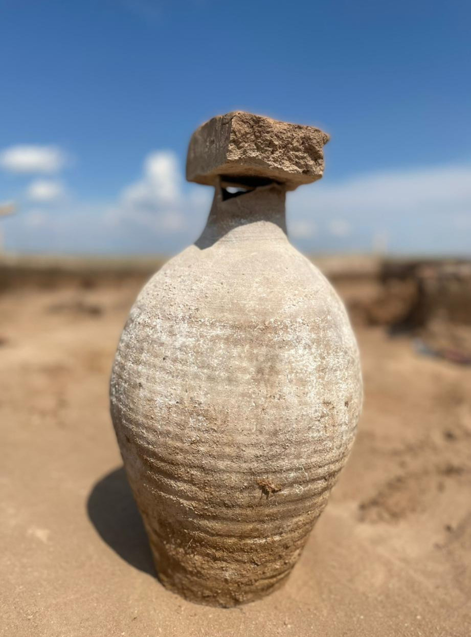 Bytyǵaıdan bútin qumyra tabyldy