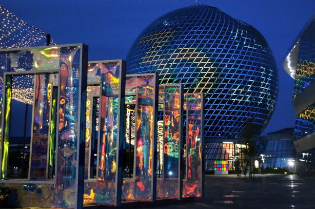 Ashyq aspan astyndaǵy galereıa