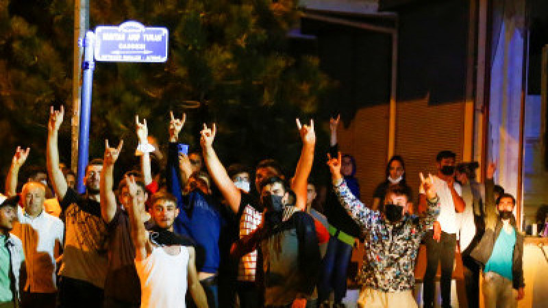 Túrkııada bosqyndardy qabyldaýǵa qarsy jurt búlik shyǵardy