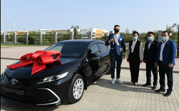 Olımpıada júldegerine kólik mingizdi