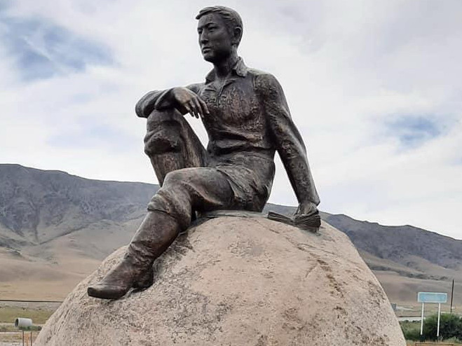 «Bala Ilııas» boıy tunǵan óleń-jyr