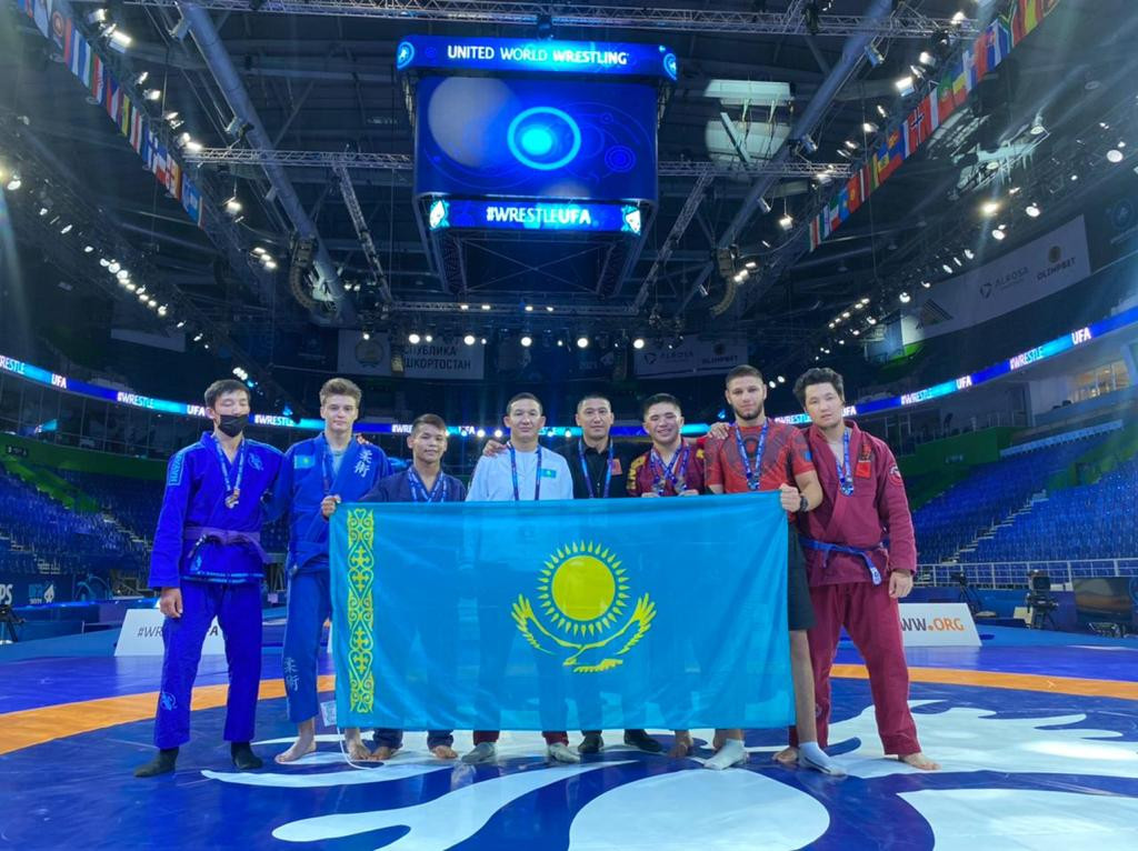 Elordalyq sportshylar grepplıngten álem chempıonatynda 8 medal jeńip aldy