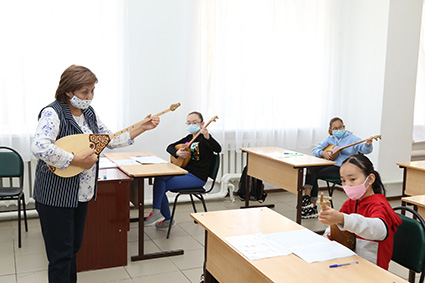 Elimizde 4,5 mıllıonǵa jýyq bala tegin úıirmege barý kerek – Arýjan Saın