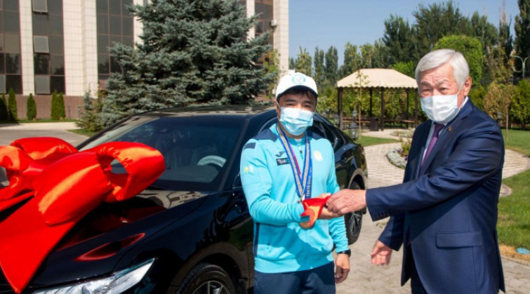 Sport sańlaǵyna kólik syılady