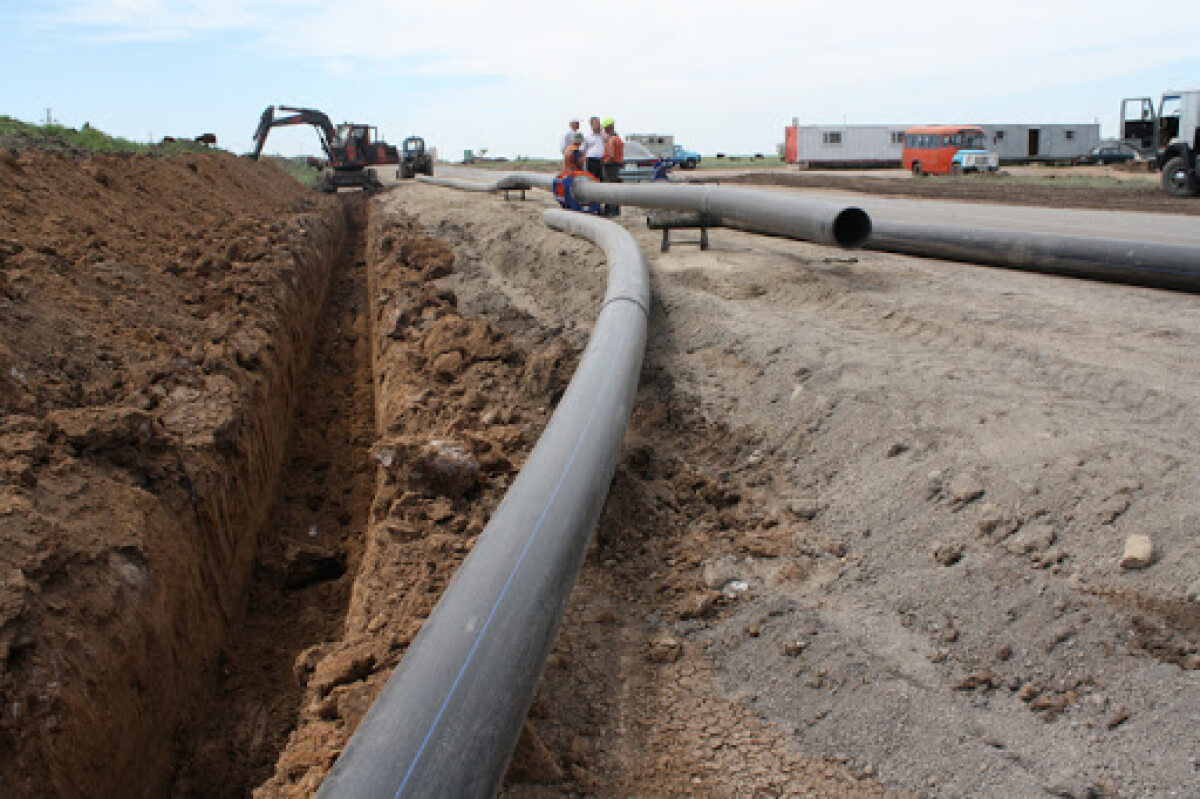 Shymkentte 3 magıstraldy sý qubyrynyń qurylysy júrgizilýde