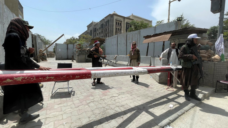 BAQ: Talıbandar soǵys ardagerlerin mınıstrliktiń negizgi qyzmetterine taǵaıyndady