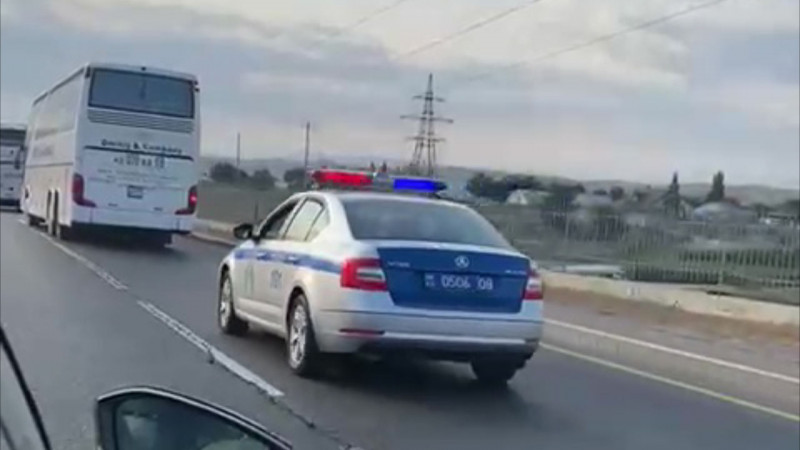 Jambyl oblysynda toqtap qalǵan poıyz jolaýshylary avtobýsqa aýystyryldy