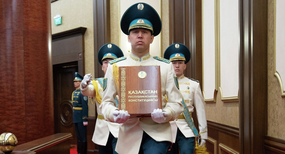 Konstıtýsııa jáne Prezıdent