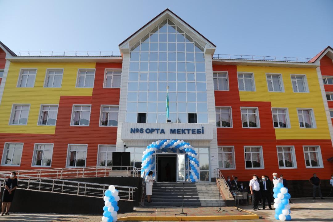 Jarylys bolǵan Baızaq aýdanynda jańa mektep paıdalanýǵa berildi