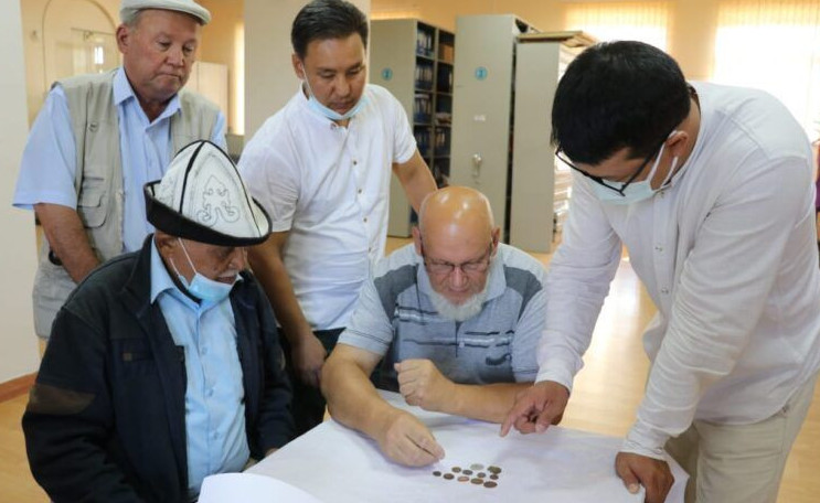 Túrgesh tıyndaryn tapsyrdy