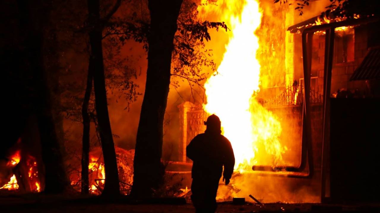 Soltústik Makedonııada aýrýhana órtenip ketti